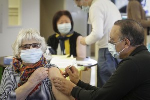 美国新冠肺炎确诊超241万,美国新冠肺炎确诊超241万例