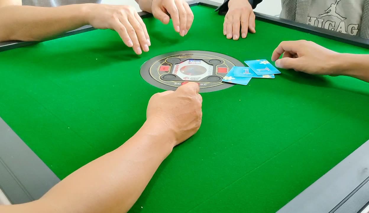 今日热议“网络打麻将软件神器”其实是有挂-第1张图片