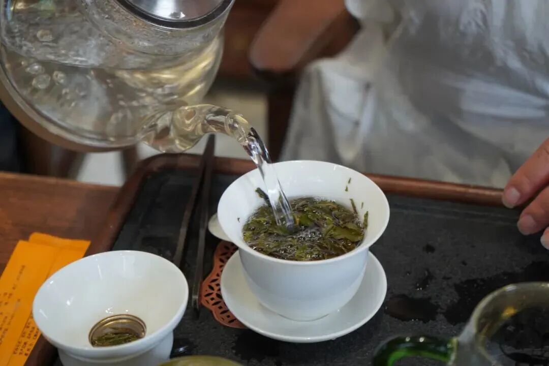 今日教程“丽水茶苑双扣辅助工具”爆光开挂猫腻-第1张图片