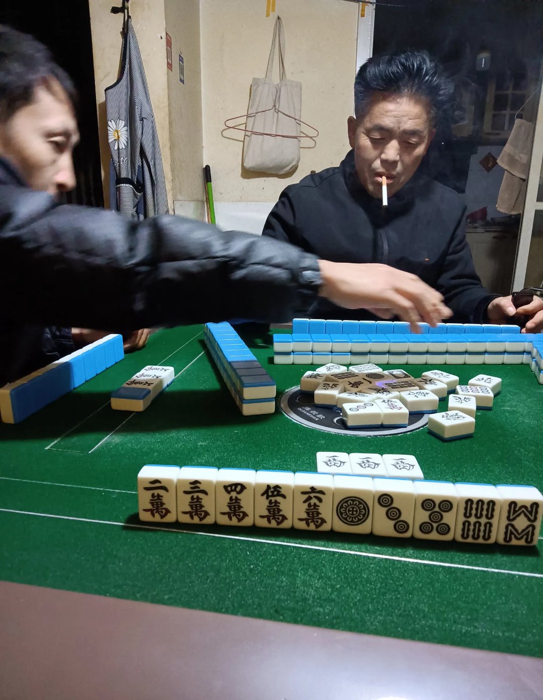 给大家通报一下“微信友友麻将开挂神器	”原来真实可以装挂-第3张图片
