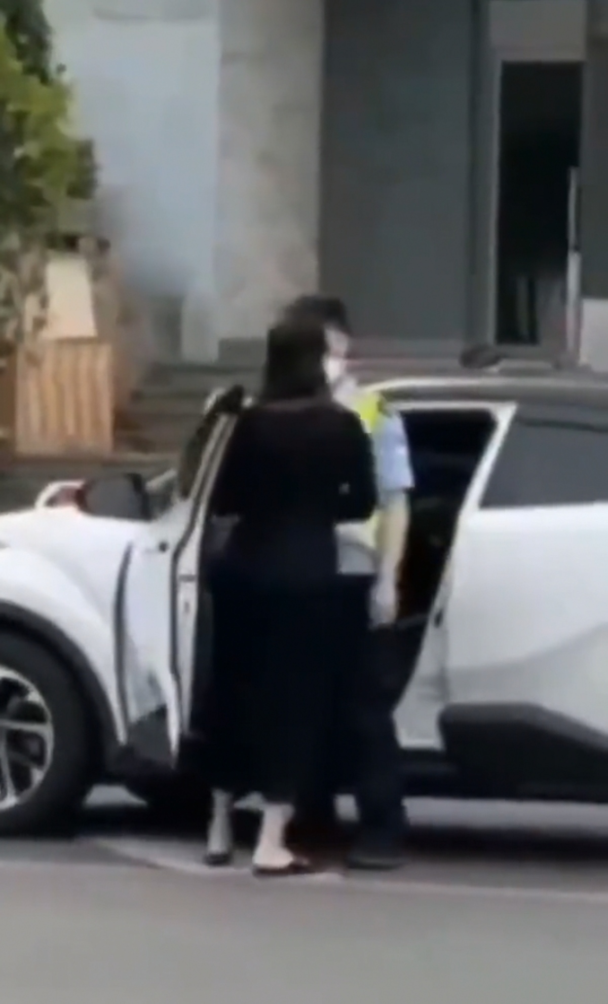 丹东回应父女看病袭警事件〃丹东发生了什么案件-第1张图片